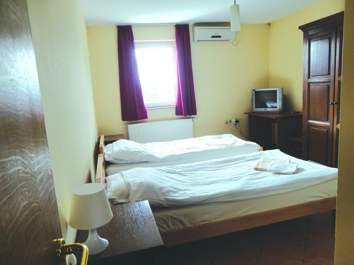 Bed and Breakfast Prenociste "Magnus" Slavonski Brod Exterior foto