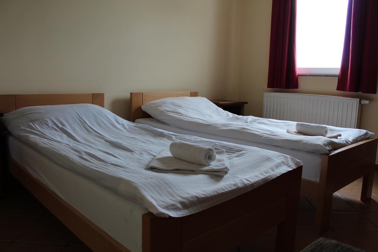Bed and Breakfast Prenociste "Magnus" Slavonski Brod Exterior foto
